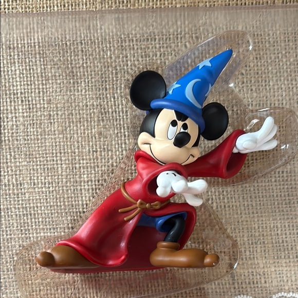 D23 Magic & Mystery Sorcerer's Apprentice Mickey Mouse Figurine - Picture 4 of 7